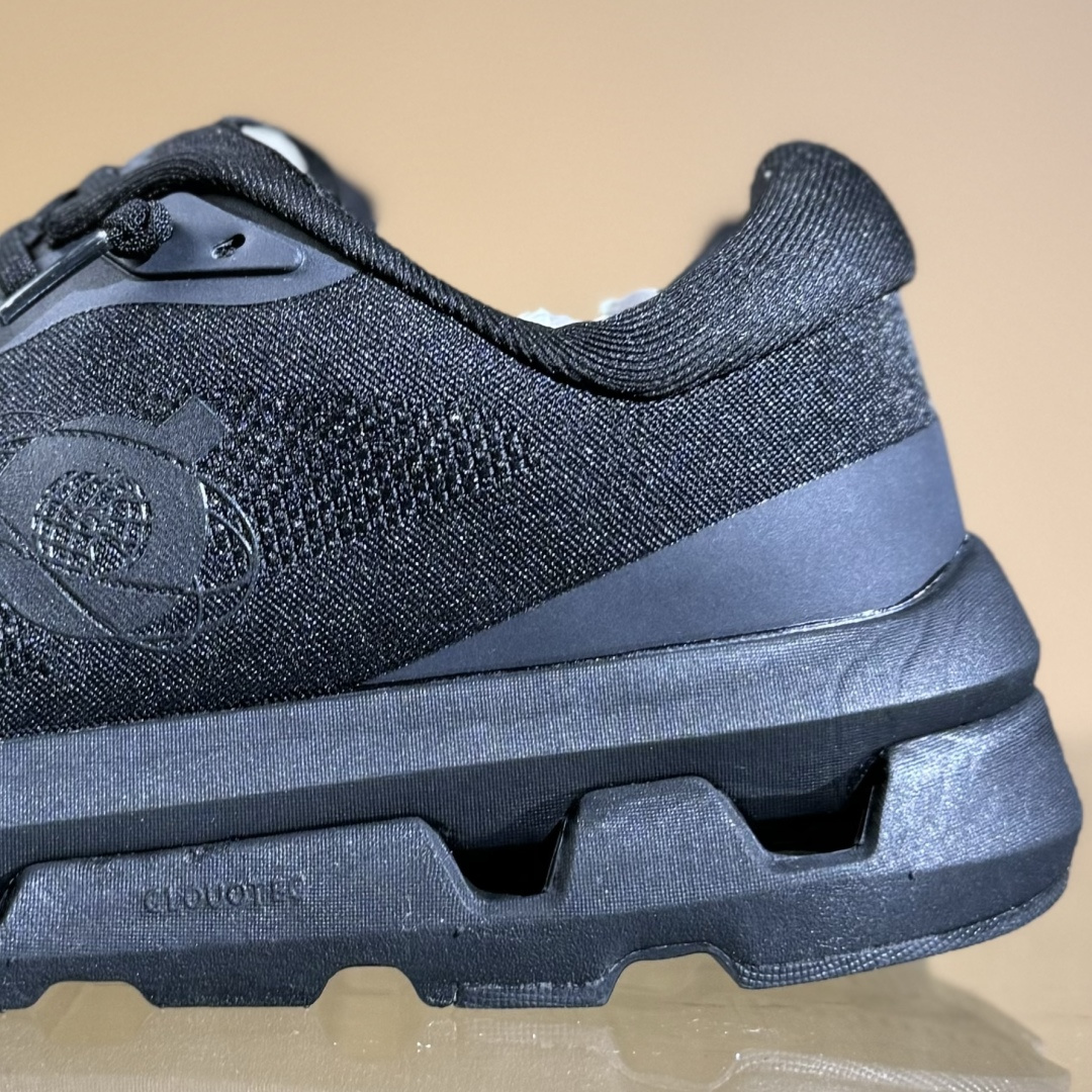 KITH x On昂跑 联名跑鞋黑色