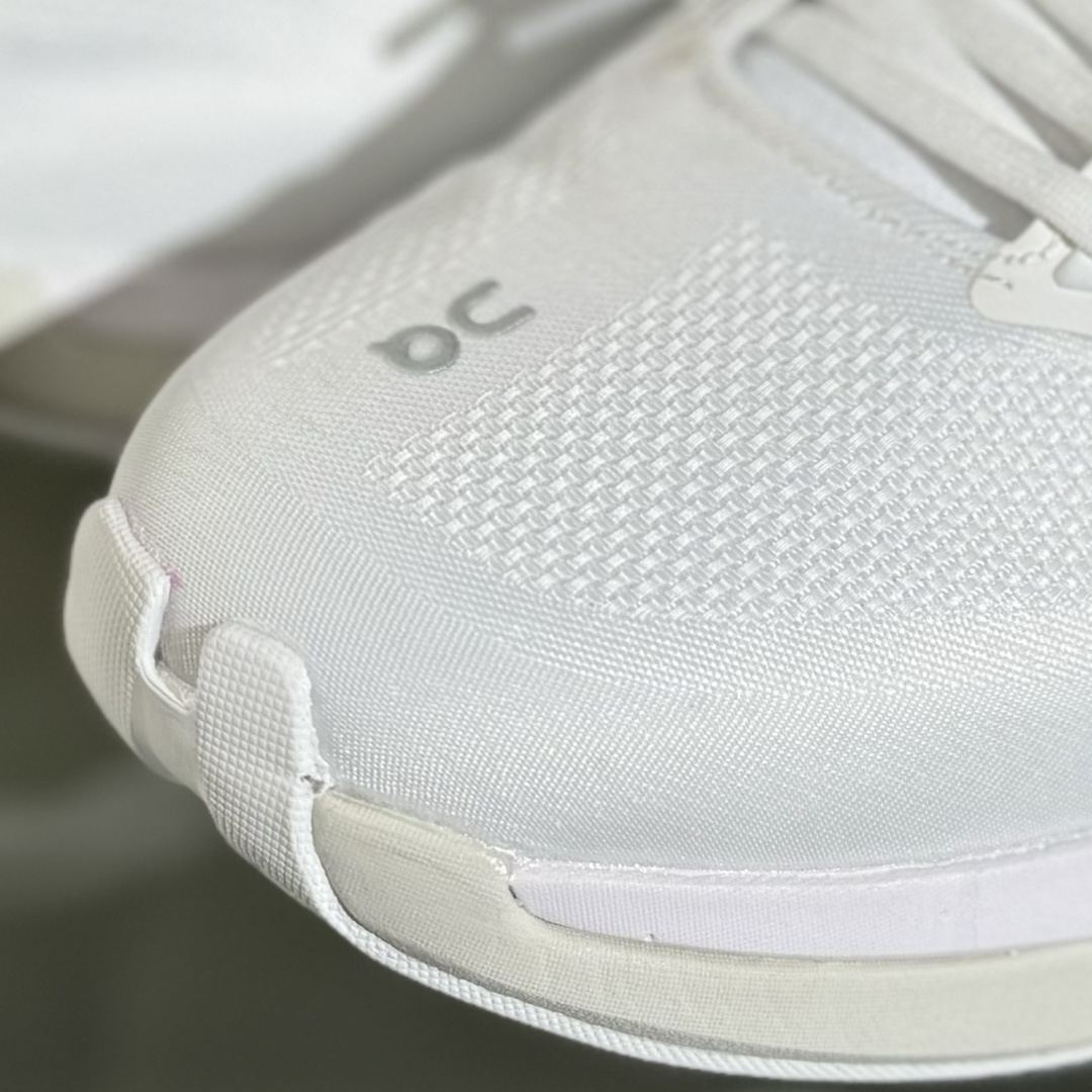 KITH x On昂跑 联名跑鞋白色