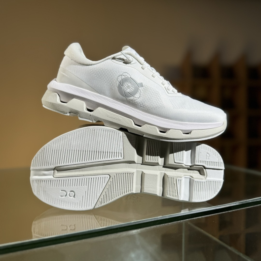 KITH x On昂跑 联名跑鞋白色