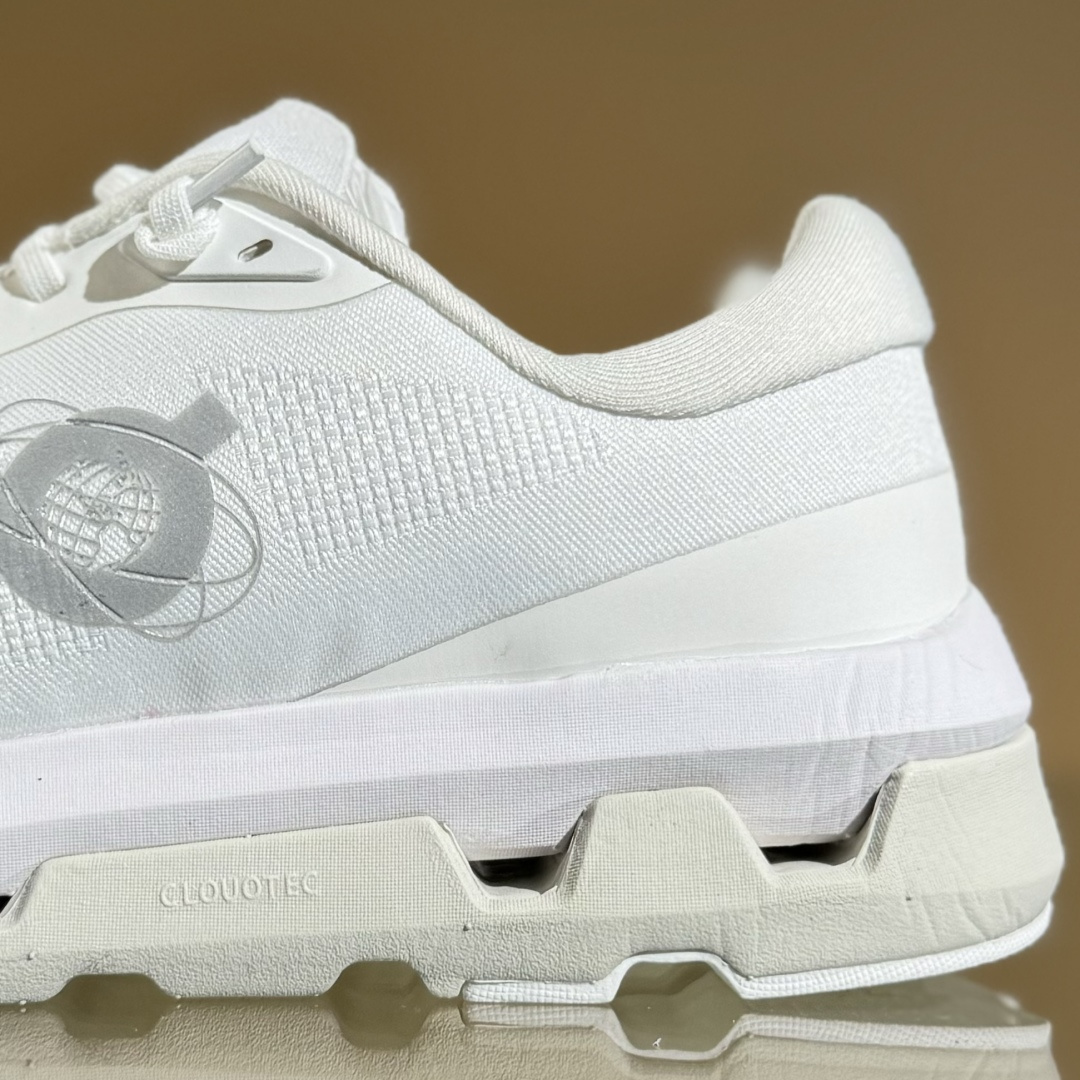 KITH x On昂跑 联名跑鞋白色