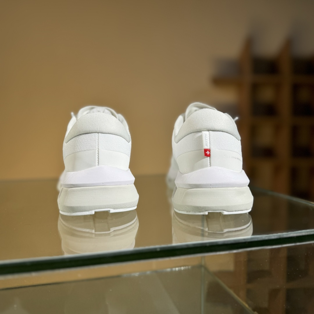 KITH x On昂跑 联名跑鞋白色