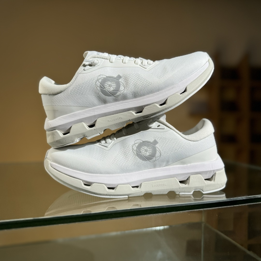 KITH x On昂跑 联名跑鞋白色