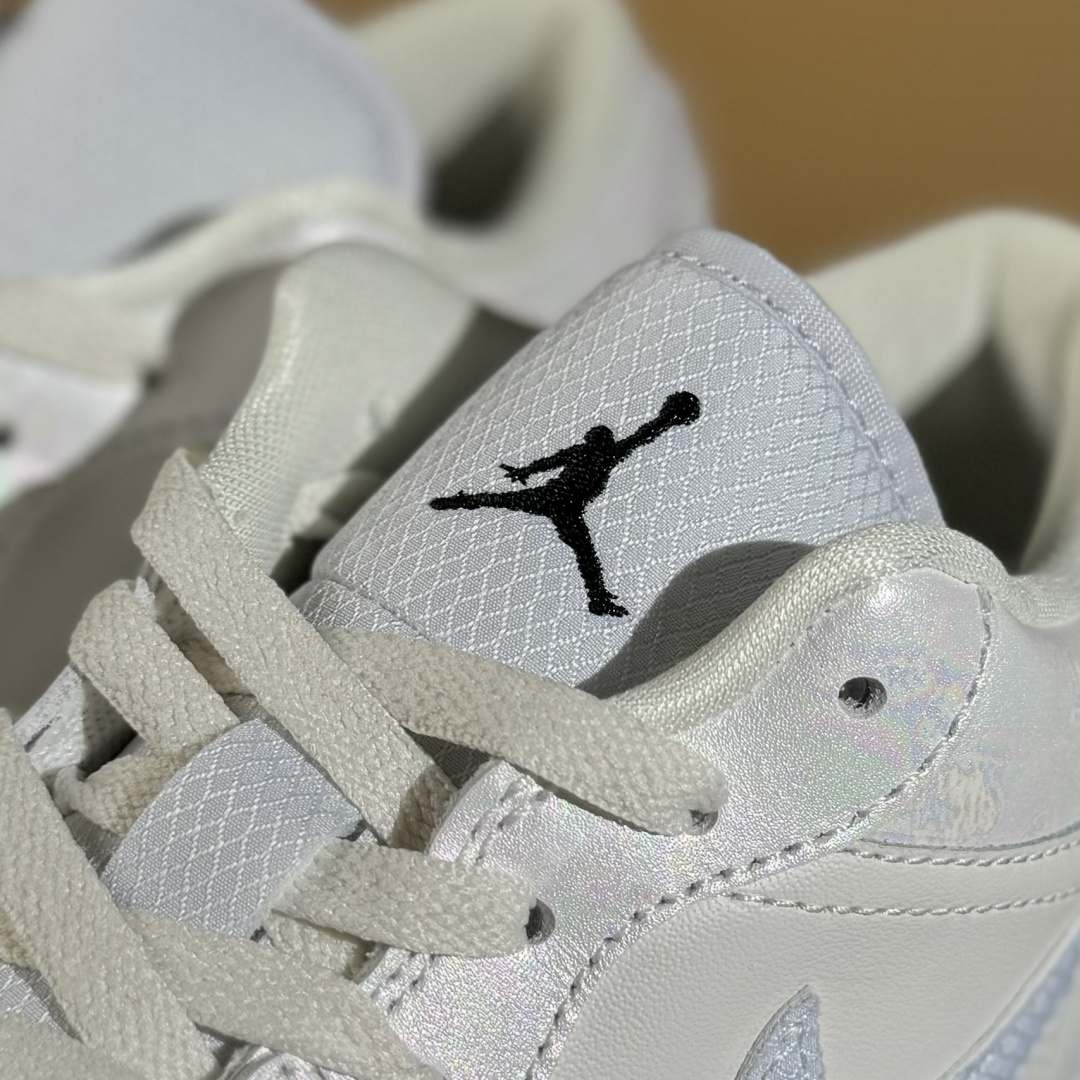 DT版 Air Jordan 1 Low ”Year of the Snake 2025” AJ1 乔1米白幻彩珠光 低帮文化篮球鞋 HF4080-001