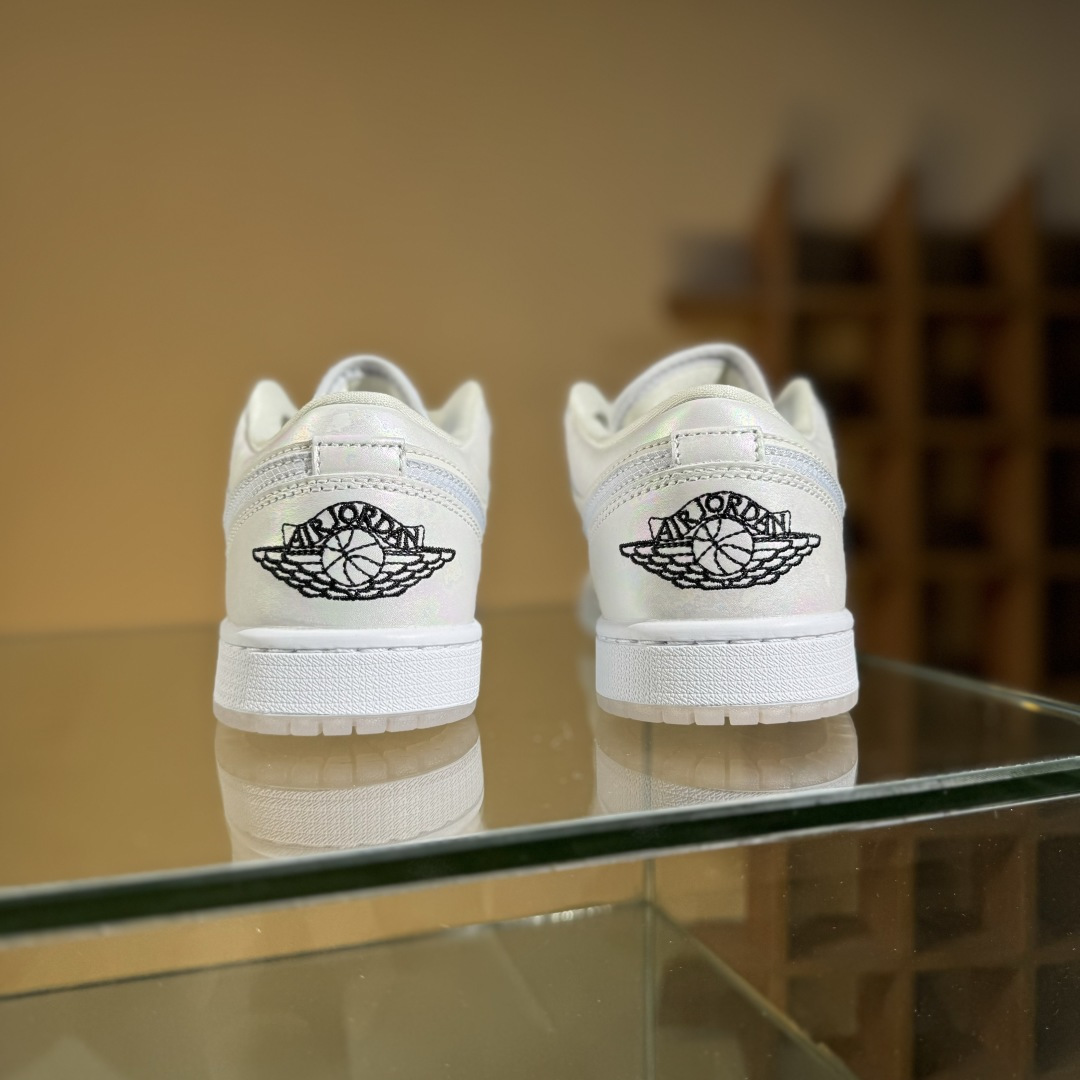DT版 Air Jordan 1 Low ”Year of the Snake 2025” AJ1 乔1米白幻彩珠光 低帮文化篮球鞋 HF4080-001