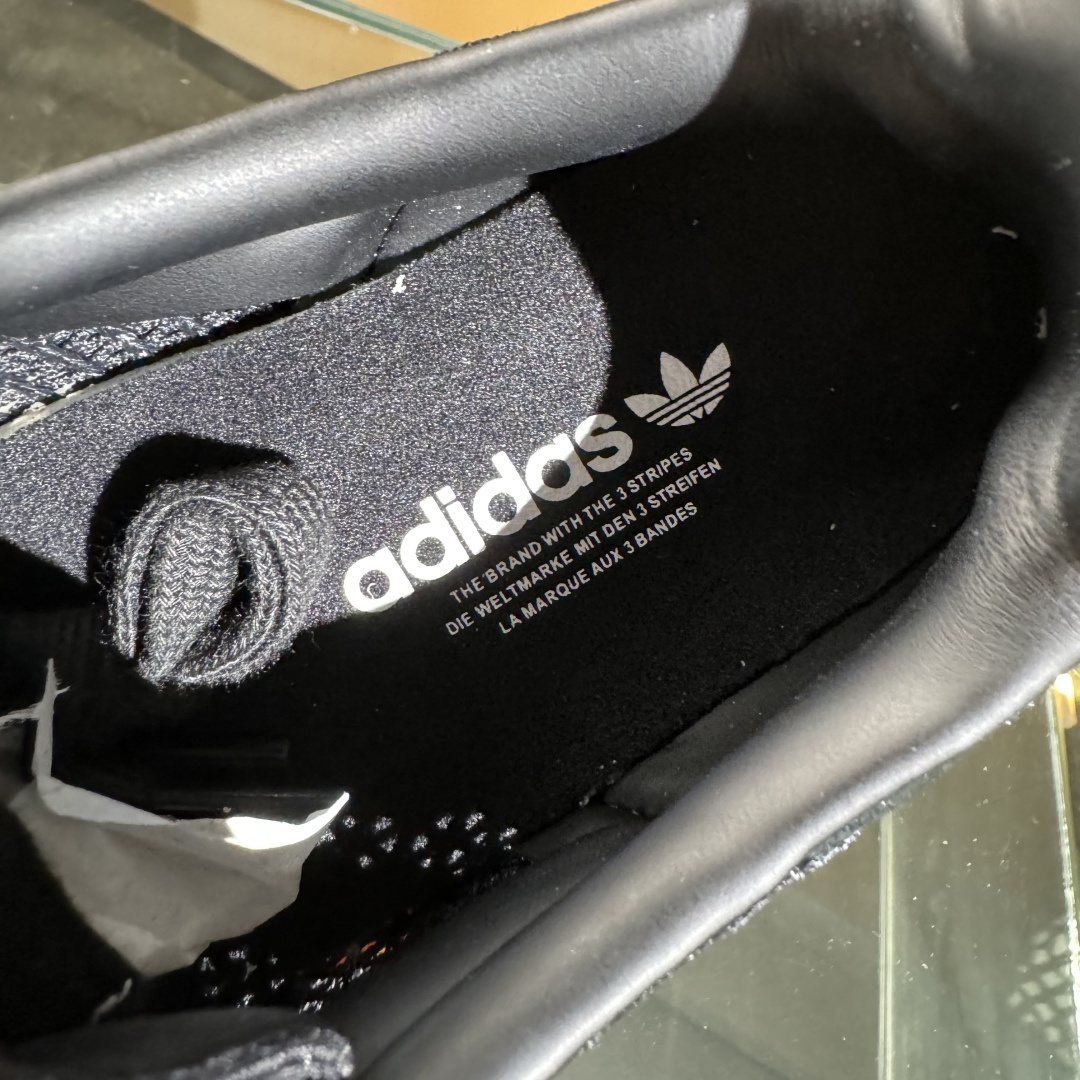 Adidas Originals Samba 桑巴舞系列阿迪达斯 三叶草 绅士德训足球风百搭低帮休闲运动板鞋 KK3530-High Quatity Cheap Brand wholesale wholesaler seller Clothes Bags handbags Sneakers Top Fashion Clothing Shoes from China Factory Chinese suppliers best Quality Beautiful Price Adidas Originals Samba 桑巴舞系列阿迪达斯 三叶草 绅士德训足球风百搭低帮休闲运动板鞋 KK3530