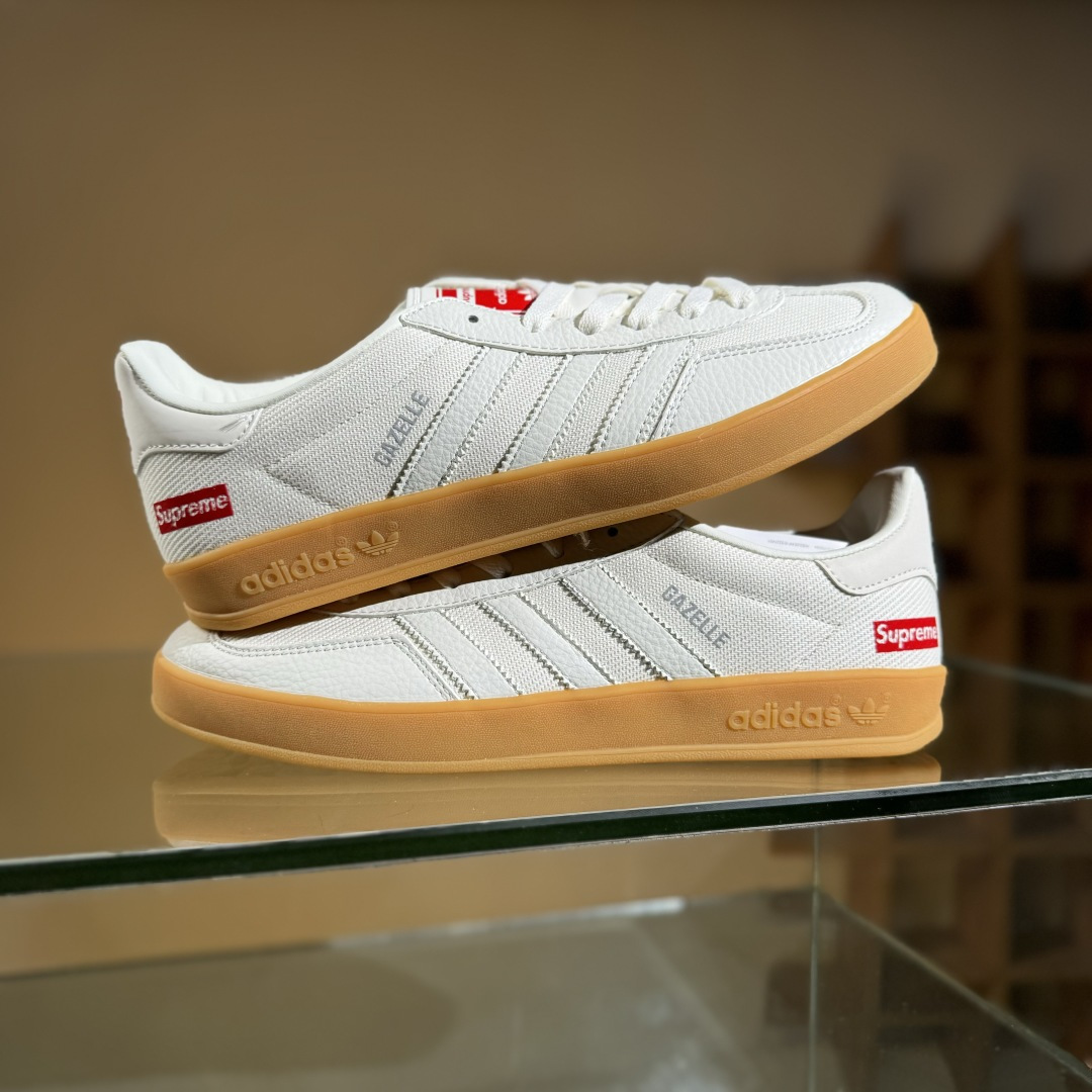 Adidas三叶草SAMBA x Supreme 白红 休闲板鞋 SC9207-723-High Quatity Cheap Brand wholesale wholesaler seller Clothes Bags handbags Sneakers Top Fashion Clothing Shoes from China Factory Chinese suppliers best Quality Beautiful Price Adidas三叶草SAMBA x Supreme 白红 休闲板鞋 SC9207-723