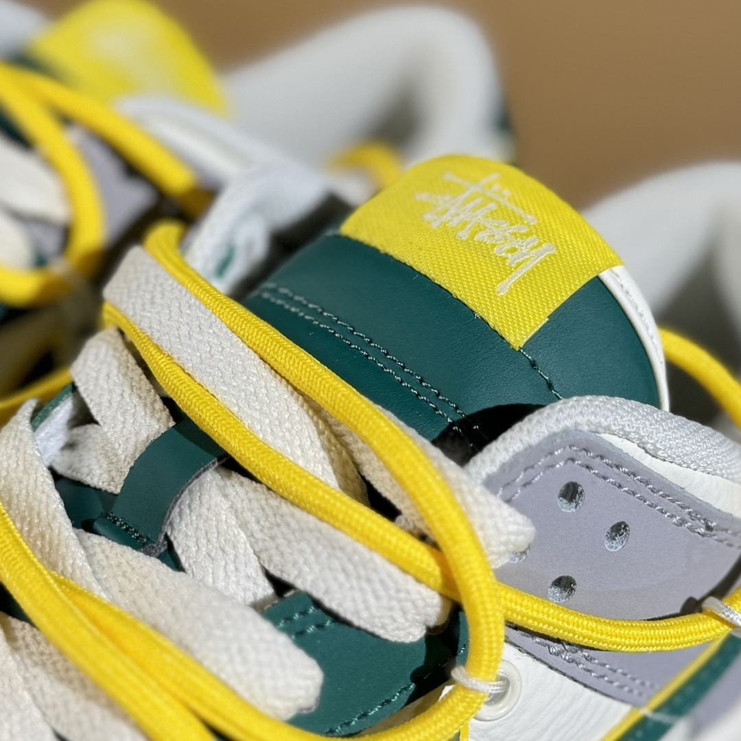 Nike SB Dunk Low x Stussy 灰白小勾绑带 FX1588-402