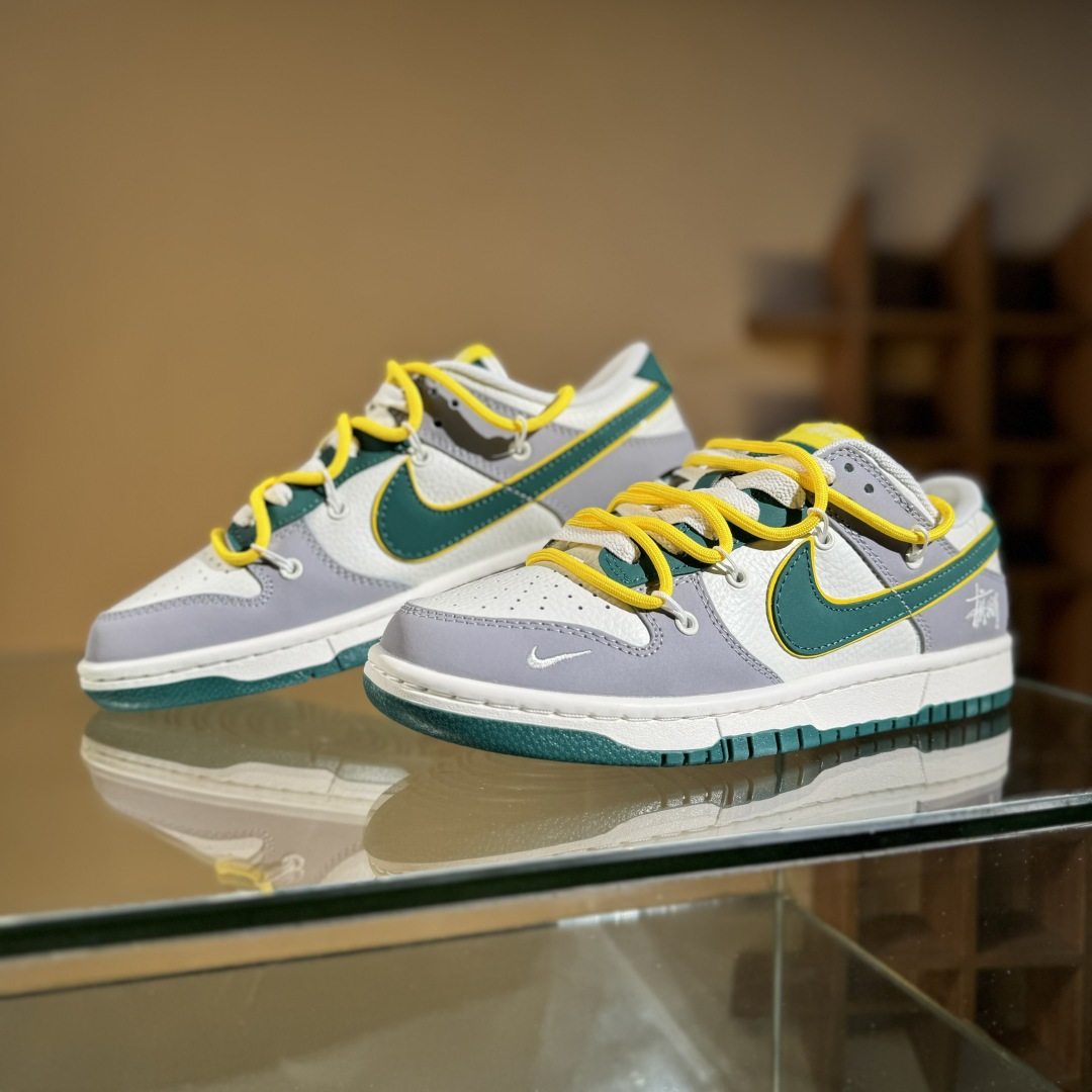 Nike SB Dunk Low x Stussy 灰白小勾绑带 FX1588-402