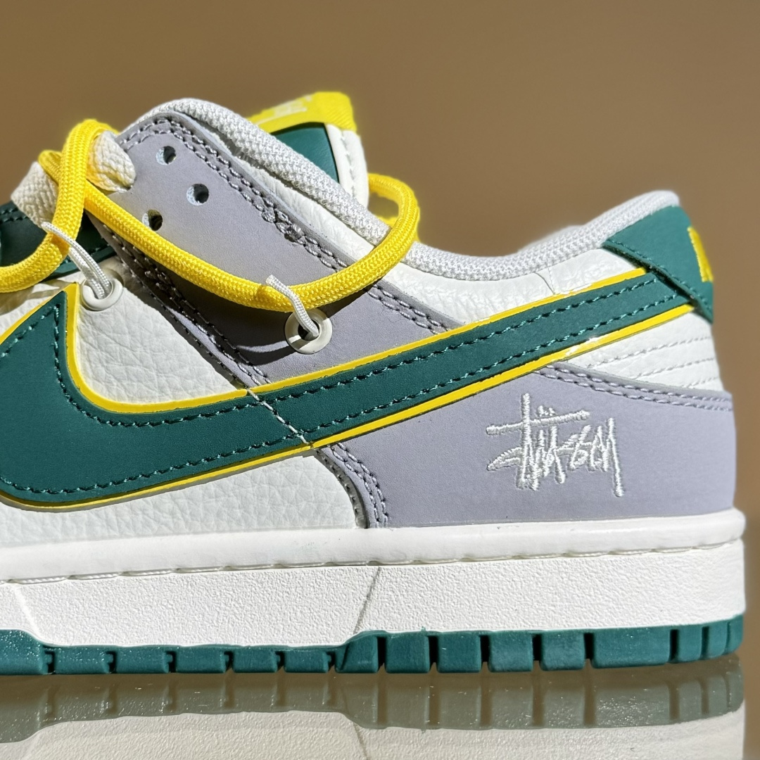 Nike SB Dunk Low x Stussy 灰白小勾绑带 FX1588-402