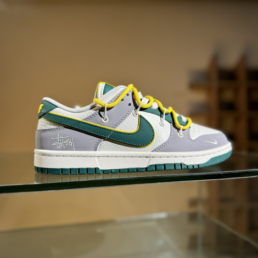 Nike SB Dunk Low x Stussy 灰白小勾绑带 FX1588-402