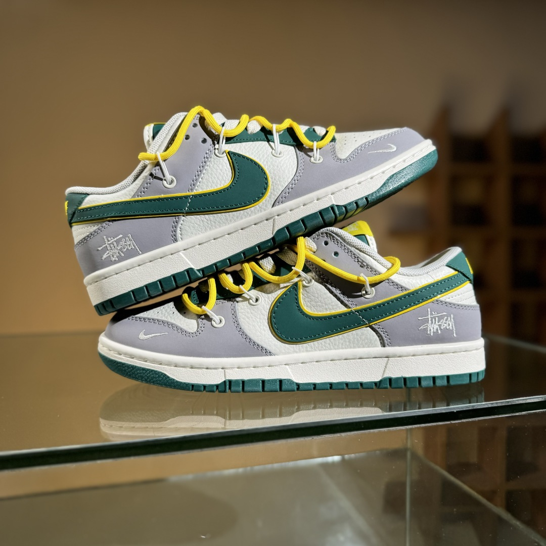 Nike SB Dunk Low x Stussy 灰白小勾绑带 FX1588-402