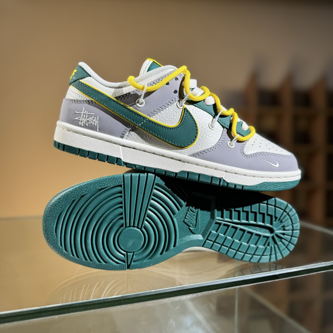 Nike SB Dunk Low x Stussy 灰白小勾绑带 FX1588-402