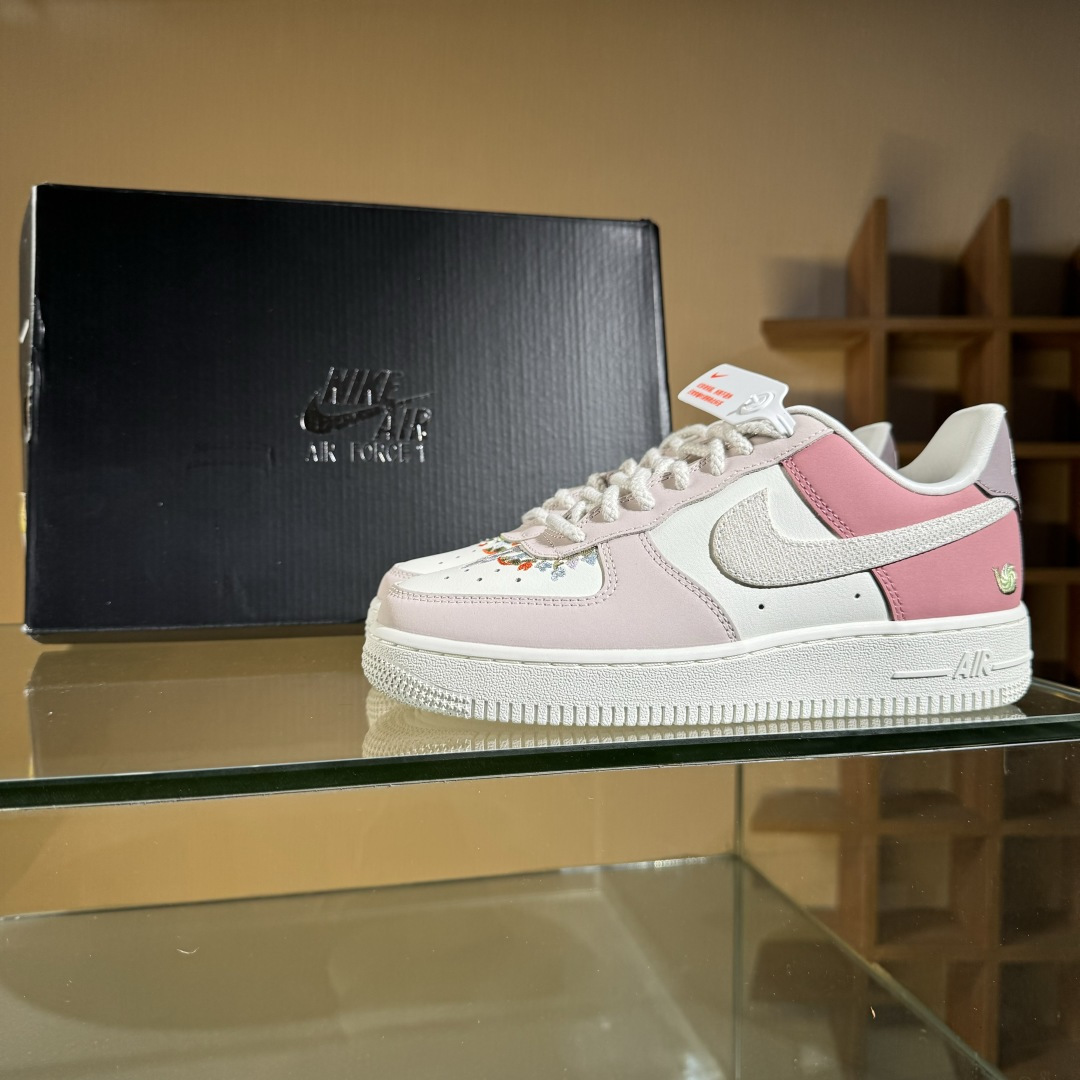 Nike Air Force 1 Low 粉白 IB8874-111