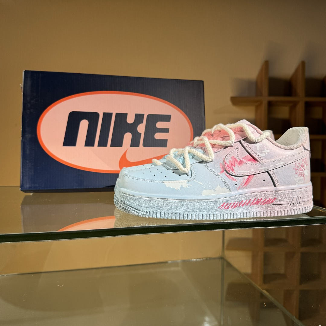 260 Nike Air Force 1'07 Low ”Purple Butterfly” 手绘涂鸦 粉蓝蛛心 空军一号低帮休闲运动板鞋 QX2032-707
