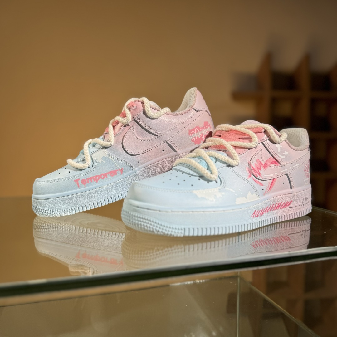 260 Nike Air Force 1'07 Low ”Purple Butterfly” 手绘涂鸦 粉蓝蛛心 空军一号低帮休闲运动板鞋 QX2032-707