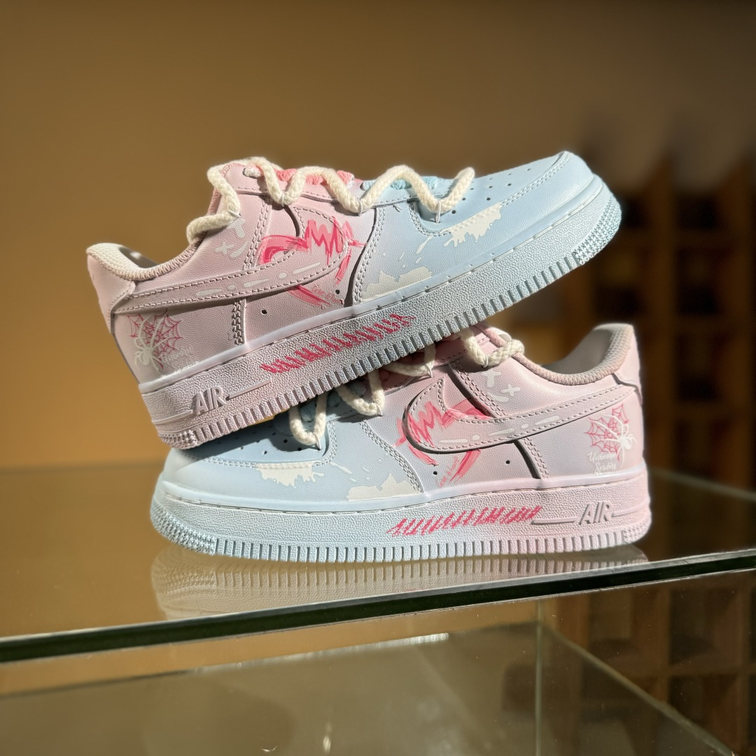 260 Nike Air Force 1'07 Low ”Purple Butterfly” 手绘涂鸦 粉蓝蛛心 空军一号低帮休闲运动板鞋 QX2032-707
