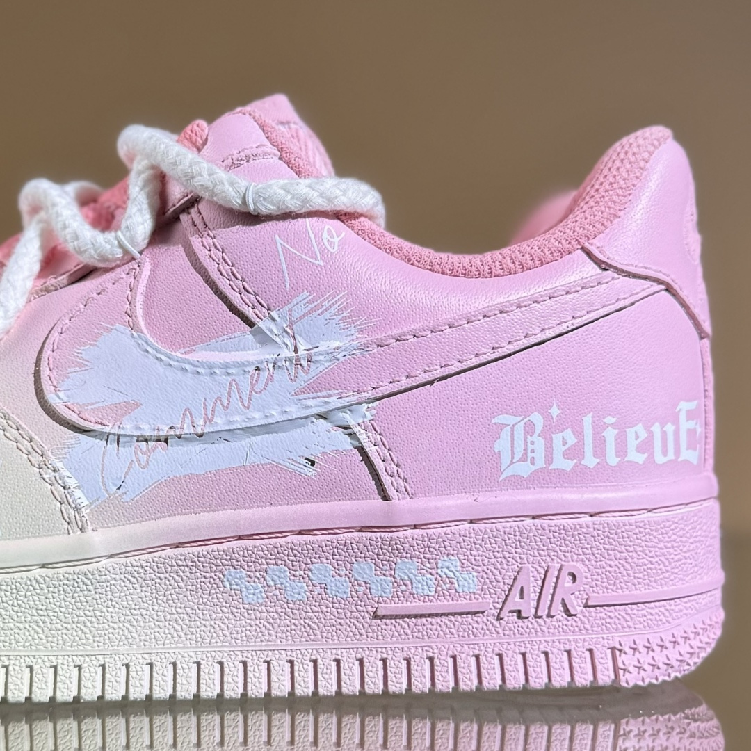 260 Nike Air Force 1'07 Low ”Purple Butterfly” 手绘涂鸦 粉黄信仰 空军一号低帮休闲板鞋 QR2032-520