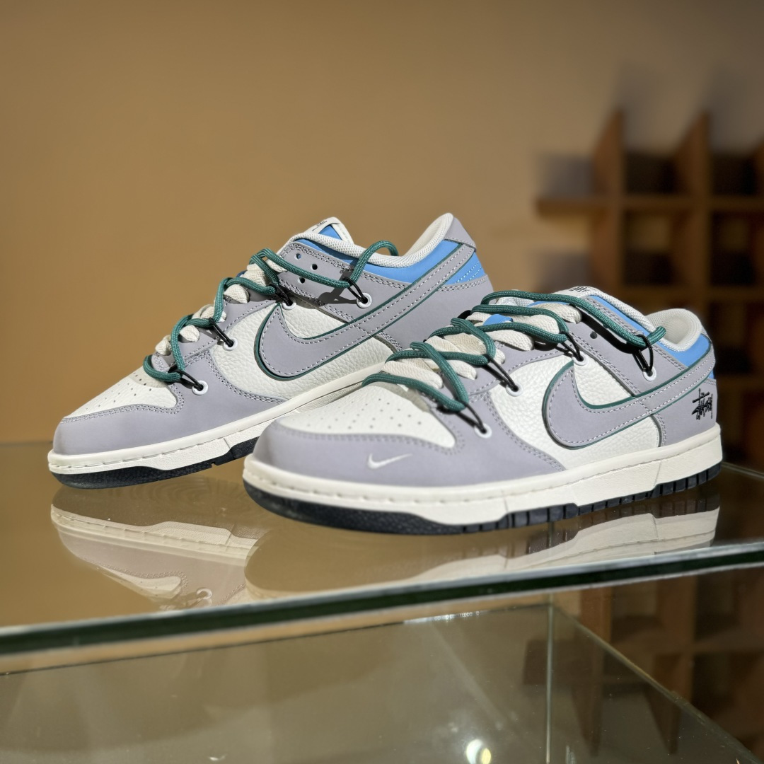260 Nike SB Dunk Low x Stussy 灰白小勾绑带 FX1588-403