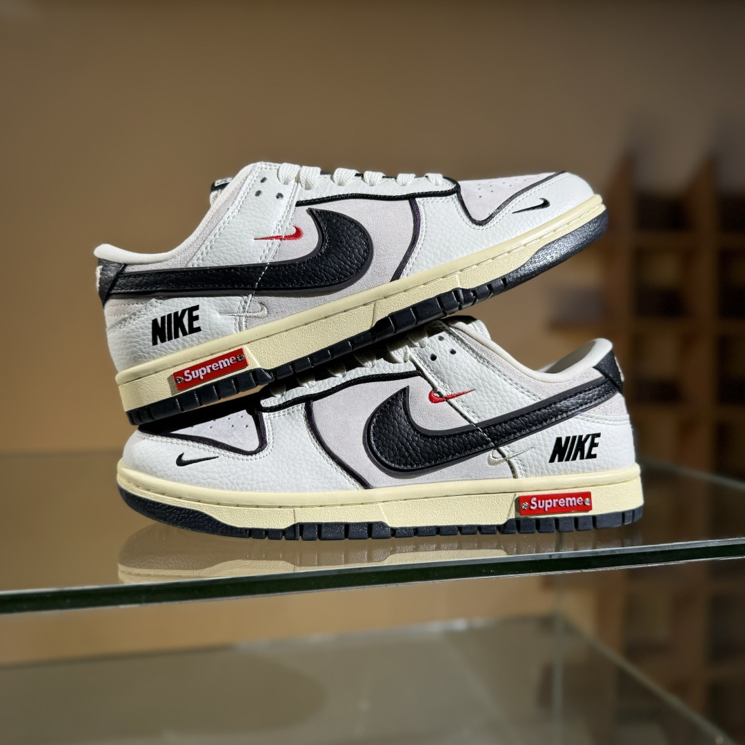 280 Nike SB Dunk Low Sup联名 白黑变色 周年高端定制 低帮休闲板鞋 SC9207-409-Chinese UA Cheap High Quatity Brand Clothes Bags handbags Sneakers wholesale wholesaler seller from China Factory suppliers Fashion Clothing Shoes best Quality Beautiful Price 280 Nike SB Dunk Low Sup联名 白黑变色 周年高端定制 低帮休闲板鞋 SC9207-409