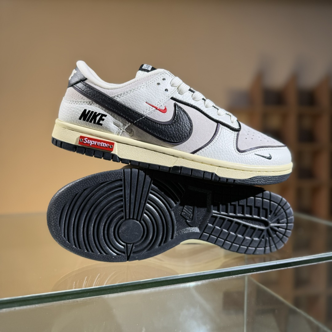 280 Nike SB Dunk Low Sup联名 白黑变色 周年高端定制 低帮休闲板鞋 SC9207-409-Chinese UA Cheap High Quatity Brand Clothes Bags handbags Sneakers wholesale wholesaler seller from China Factory suppliers Fashion Clothing Shoes best Quality Beautiful Price 280 Nike SB Dunk Low Sup联名 白黑变色 周年高端定制 低帮休闲板鞋 SC9207-409