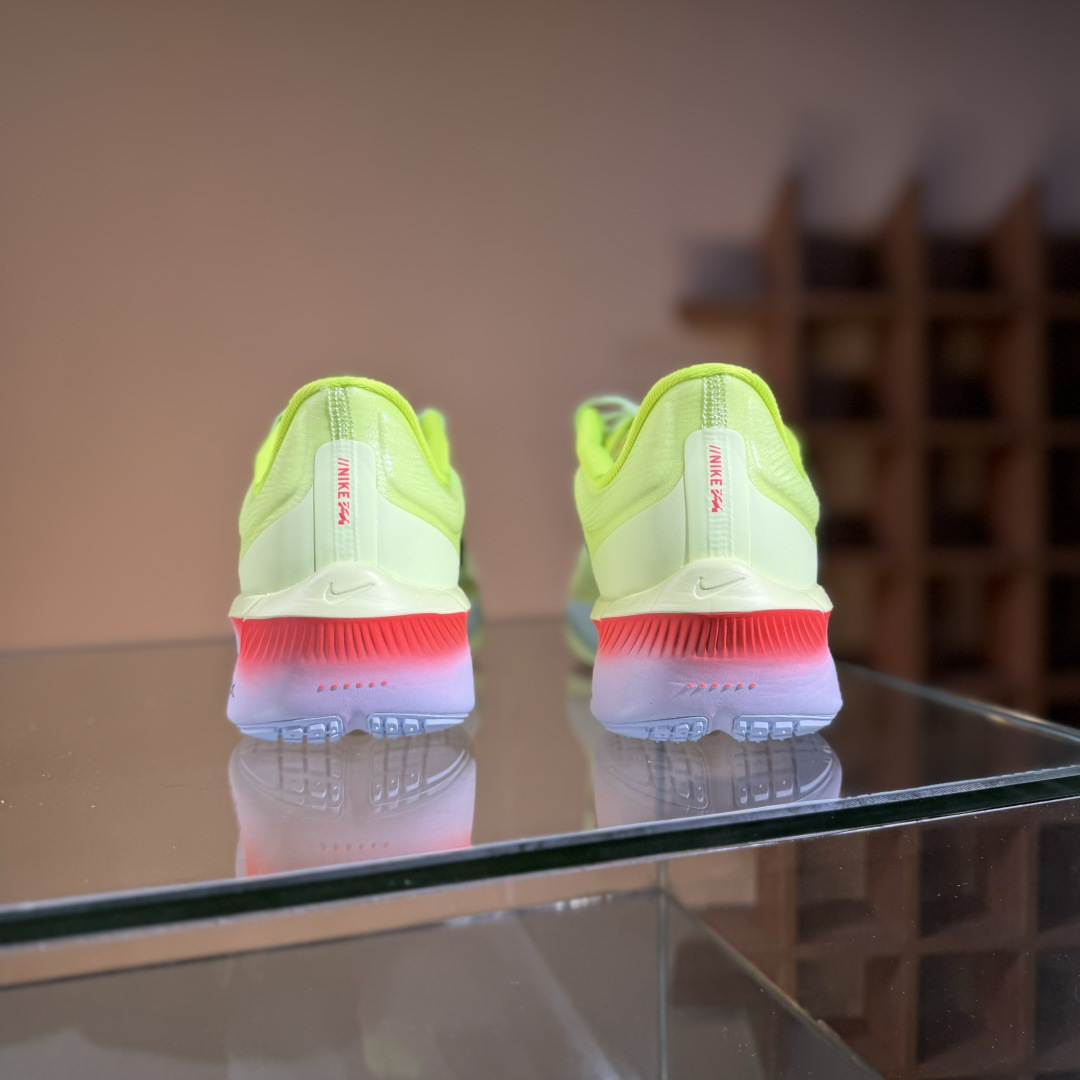 220 J版 Nk Zoom Fly 6 耐克超弹轻盈跑步鞋 FN8454-701