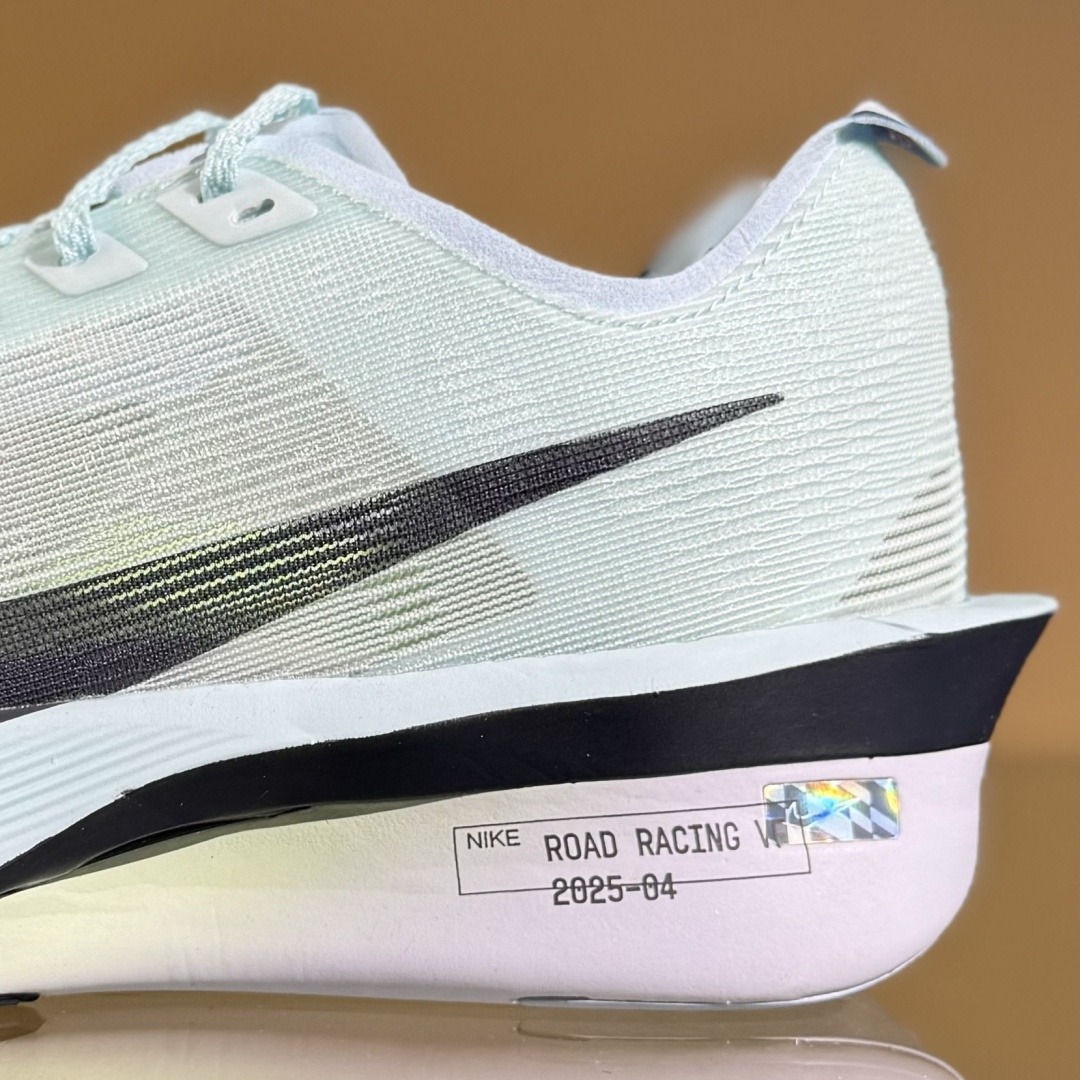 220 J版 Nike ZoomX Vaporfly NEXT% 4 马拉松系列公路竞速超轻缓震跑步鞋 HF6412-400