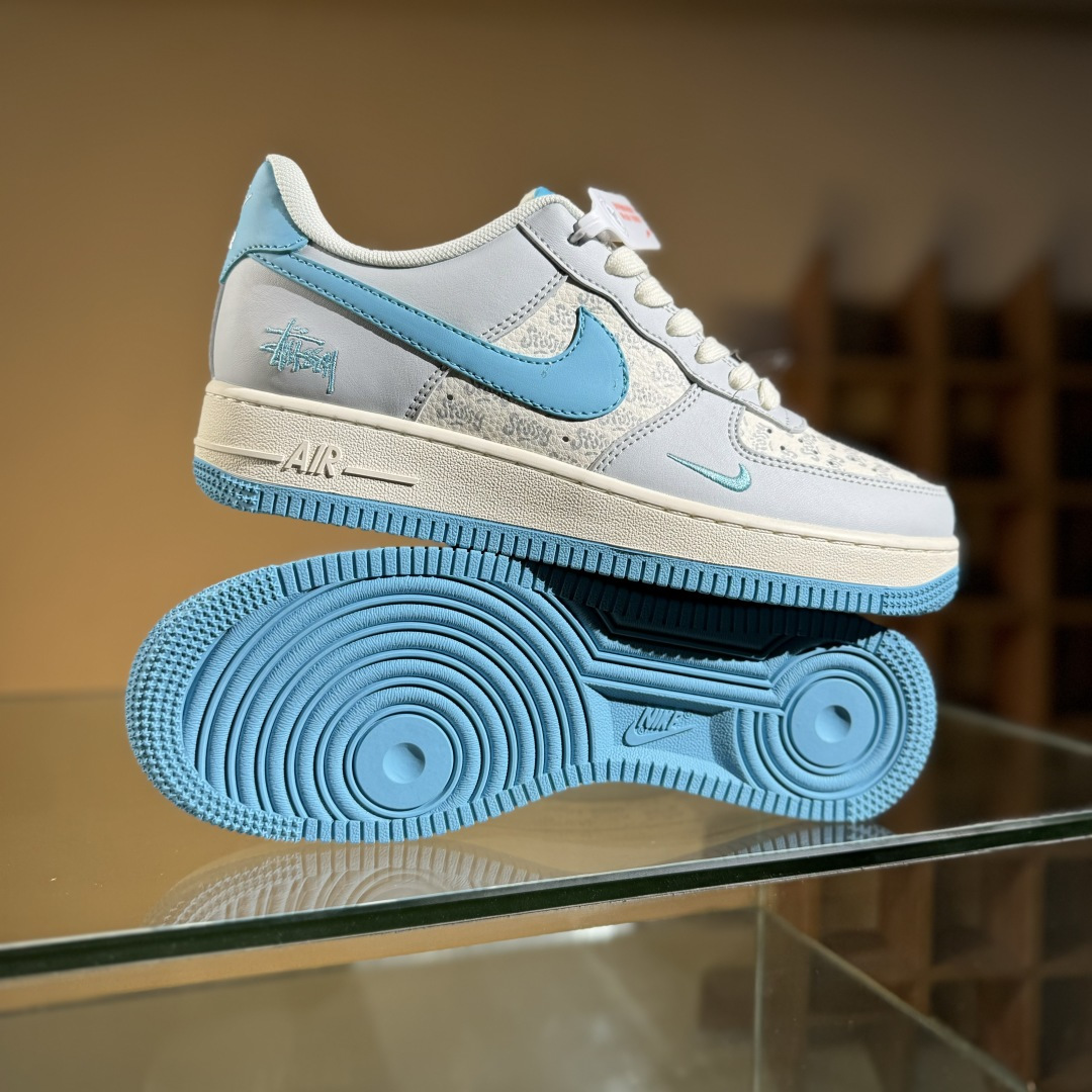 260 Nike Air Force 1'07 Low 斯图西联名 荧光蓝印花 空军一号低帮休闲板鞋 JJ2508-717-Chinese UA Cheap High Quatity Brand Clothes Bags handbags Sneakers wholesale wholesaler seller from China Factory suppliers Fashion Clothing Shoes best Quality Beautiful Price 260 Nike Air Force 1'07 Low 斯图西联名 荧光蓝印花 空军一号低帮休闲板鞋 JJ2508-717