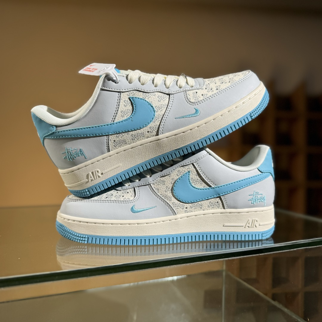 260 Nike Air Force 1'07 Low 斯图西联名 荧光蓝印花 空军一号低帮休闲板鞋 JJ2508-717-Chinese UA Cheap High Quatity Brand Clothes Bags handbags Sneakers wholesale wholesaler seller from China Factory suppliers Fashion Clothing Shoes best Quality Beautiful Price 260 Nike Air Force 1'07 Low 斯图西联名 荧光蓝印花 空军一号低帮休闲板鞋 JJ2508-717