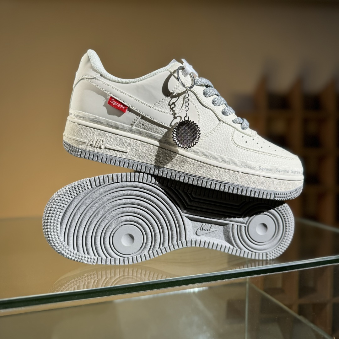 260 Nike Air Force 1'07 Low Supreme联名 米灰弹幕 空军一号低帮休闲板鞋 XX3168-205