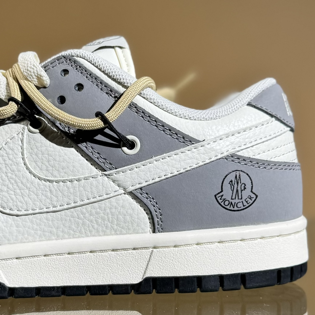260 Nike SB Dunk Low x MONCLER 灰白小勾绑带 FX1588-404