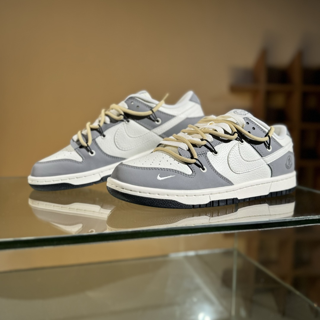 260 Nike SB Dunk Low x MONCLER 灰白小勾绑带 FX1588-404