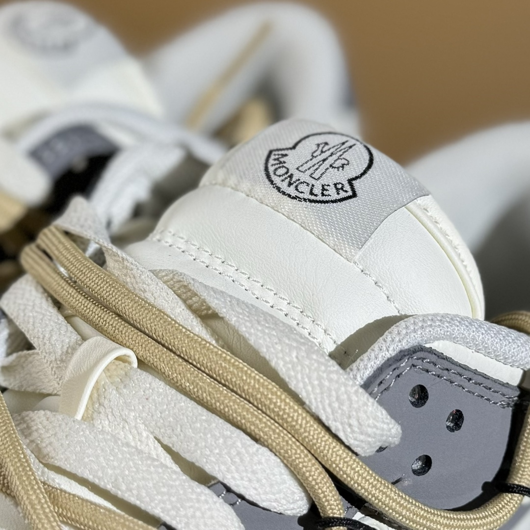 260 Nike SB Dunk Low x MONCLER 灰白小勾绑带 FX1588-404