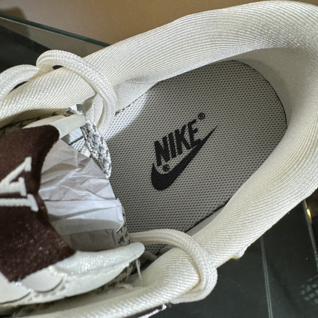 300 Travis Scott x Fragment Design x Air Jordan 1 Low OG SP AJ1 乔1 LV联名 米棕抽绳 低帮文化休闲板鞋 DM6868-101-Chinese UA Cheap High Quatity Brand Clothes Bags handbags Sneakers wholesale wholesaler seller from China Factory suppliers Fashion Clothing Shoes best Quality Beautiful Price 300 Travis Scott x Fragment Design x Air Jordan 1 Low OG SP AJ1 乔1 LV联名 米棕抽绳 低帮文化休闲板鞋 DM6868-101