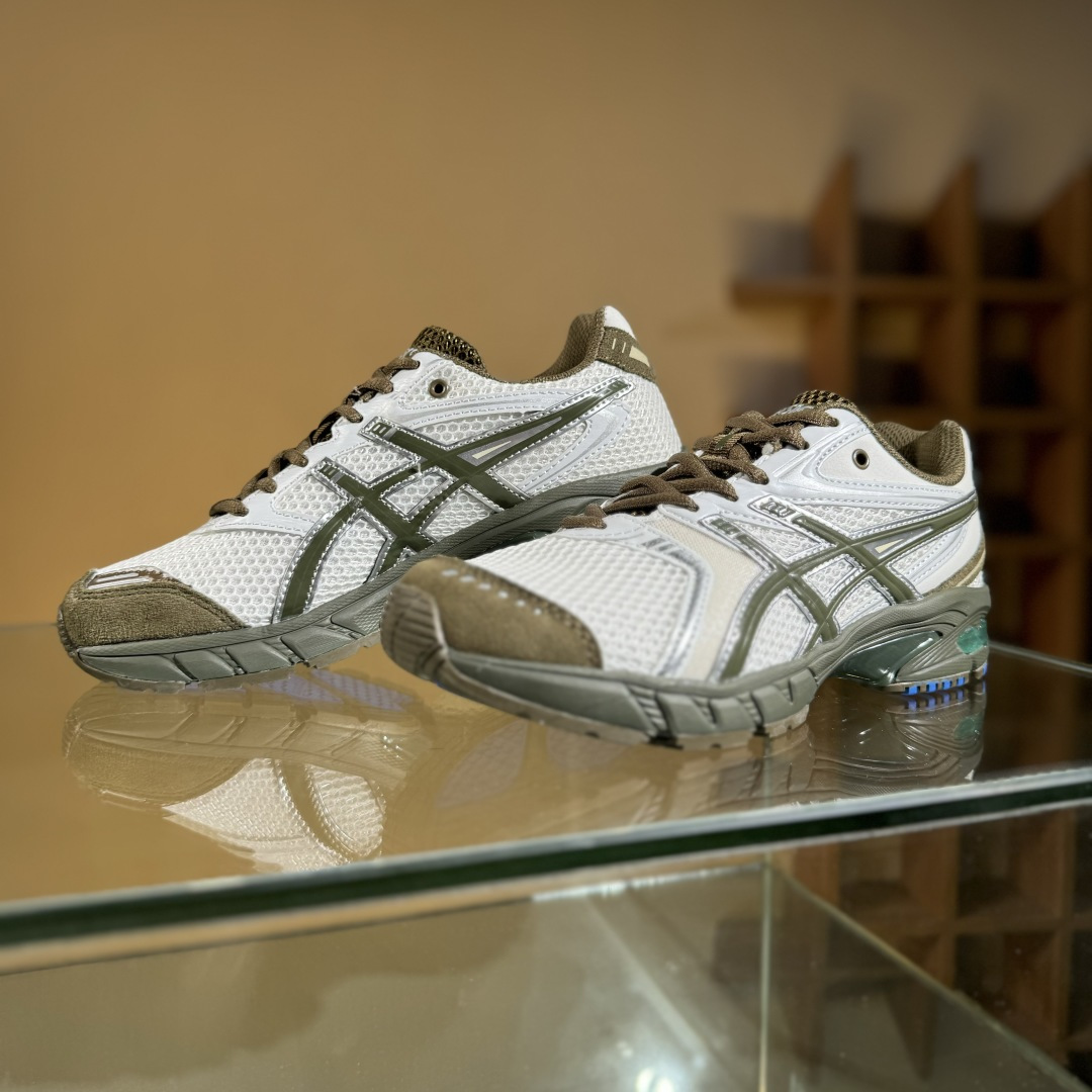 200 Asics GEL-DS TRAINER 14亚瑟士 复古运动休闲运动鞋 老爹鞋 1203A810-101