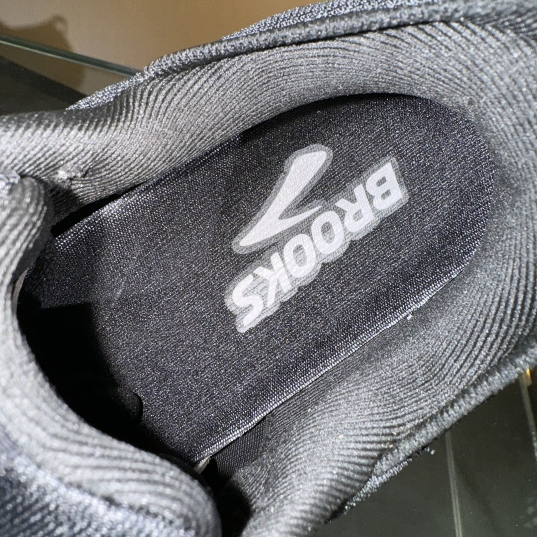 200 Brooks布鲁克斯Glycerin甘油22跑鞋男子缓震马拉松氮气慢跑鞋 110445 1D 090-Chinese UA Cheap High Quatity Brand Clothes Bags handbags Sneakers wholesale wholesaler seller from China Factory suppliers Fashion Clothing Shoes best Quality Beautiful Price 200 Brooks布鲁克斯Glycerin甘油22跑鞋男子缓震马拉松氮气慢跑鞋 110445 1D 090