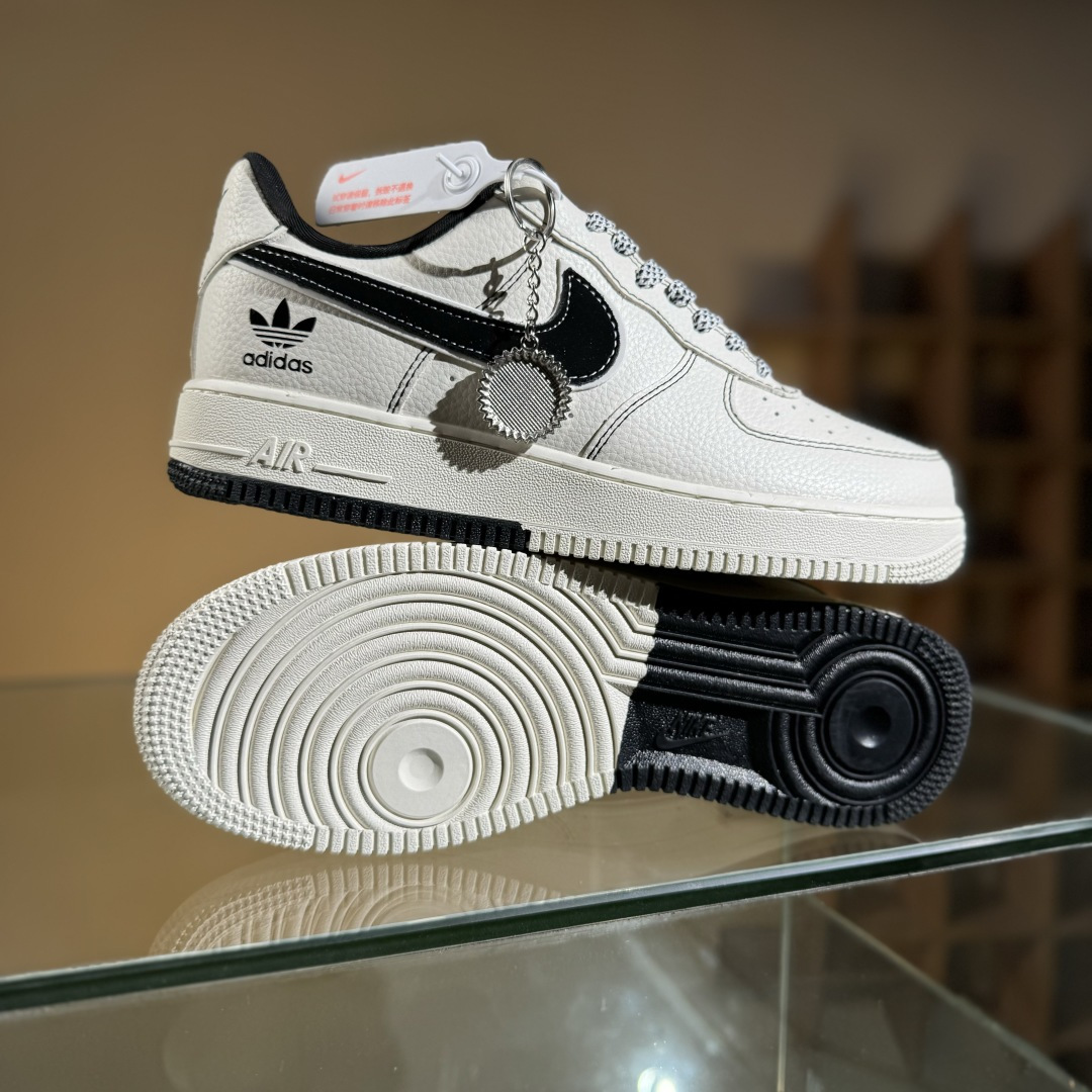 260 Nike Air Force 1'07 Low 黑线双拼底 空军一号低帮休闲板鞋 KB1688-003