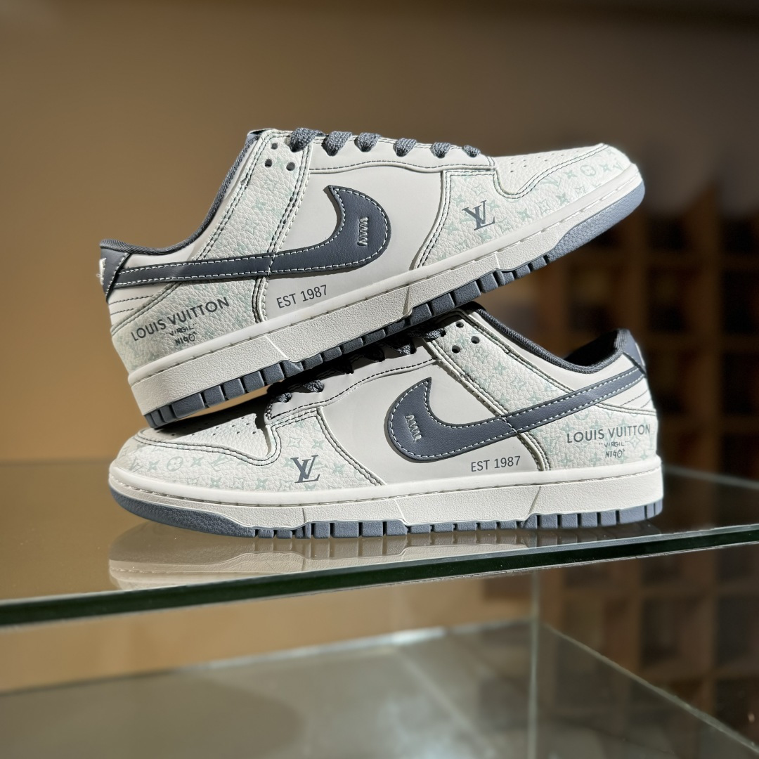 280 Nike SB Dunk Low LV联名 花纹灰勾 周年高端定制 低帮休闲板鞋 YX5066-366-Chinese UA Cheap High Quatity Brand Clothes Bags handbags Sneakers wholesale wholesaler seller from China Factory suppliers Fashion Clothing Shoes best Quality Beautiful Price 280 Nike SB Dunk Low LV联名 花纹灰勾 周年高端定制 低帮休闲板鞋 YX5066-366