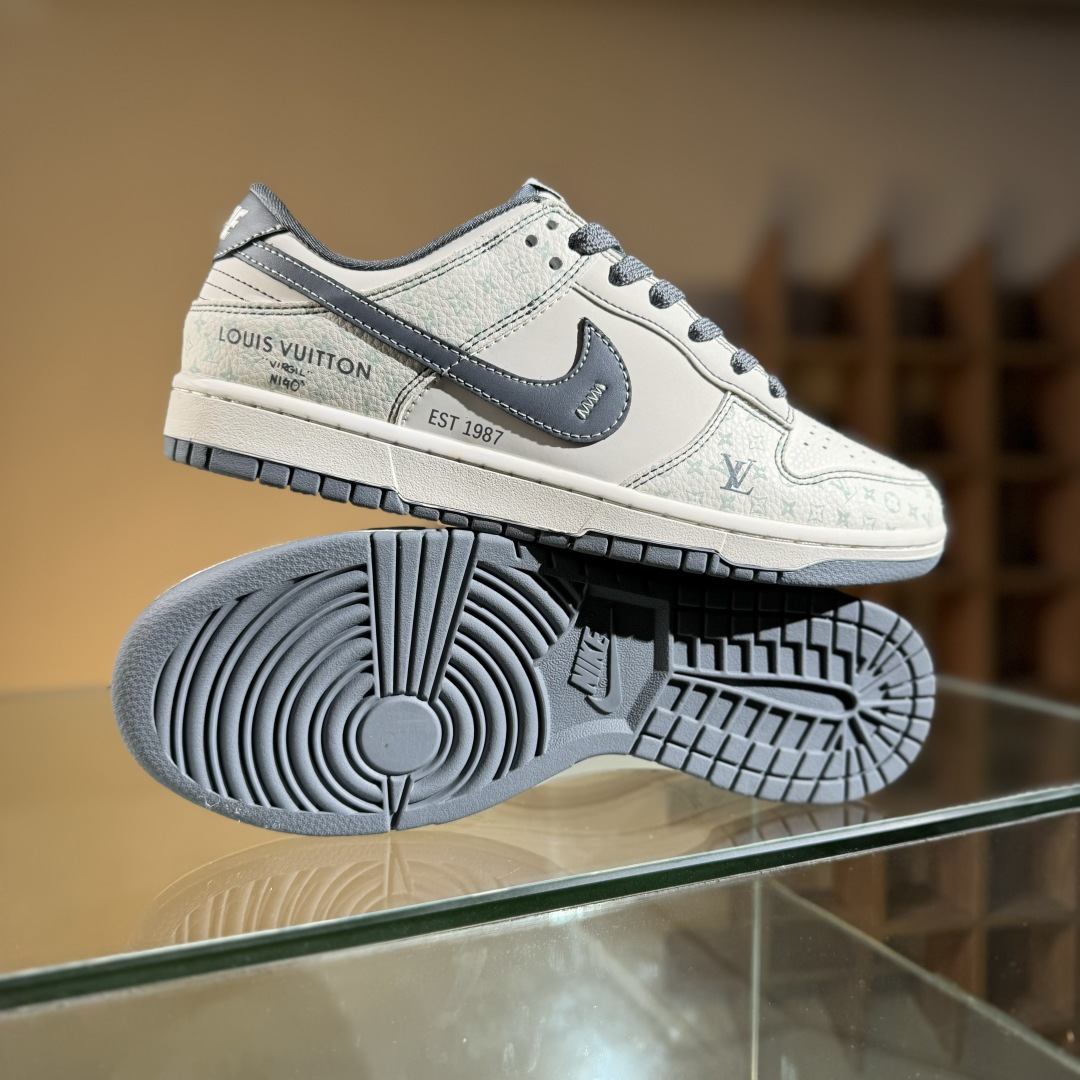 280 Nike SB Dunk Low LV联名 花纹灰勾 周年高端定制 低帮休闲板鞋 YX5066-366-Chinese UA Cheap High Quatity Brand Clothes Bags handbags Sneakers wholesale wholesaler seller from China Factory suppliers Fashion Clothing Shoes best Quality Beautiful Price 280 Nike SB Dunk Low LV联名 花纹灰勾 周年高端定制 低帮休闲板鞋 YX5066-366