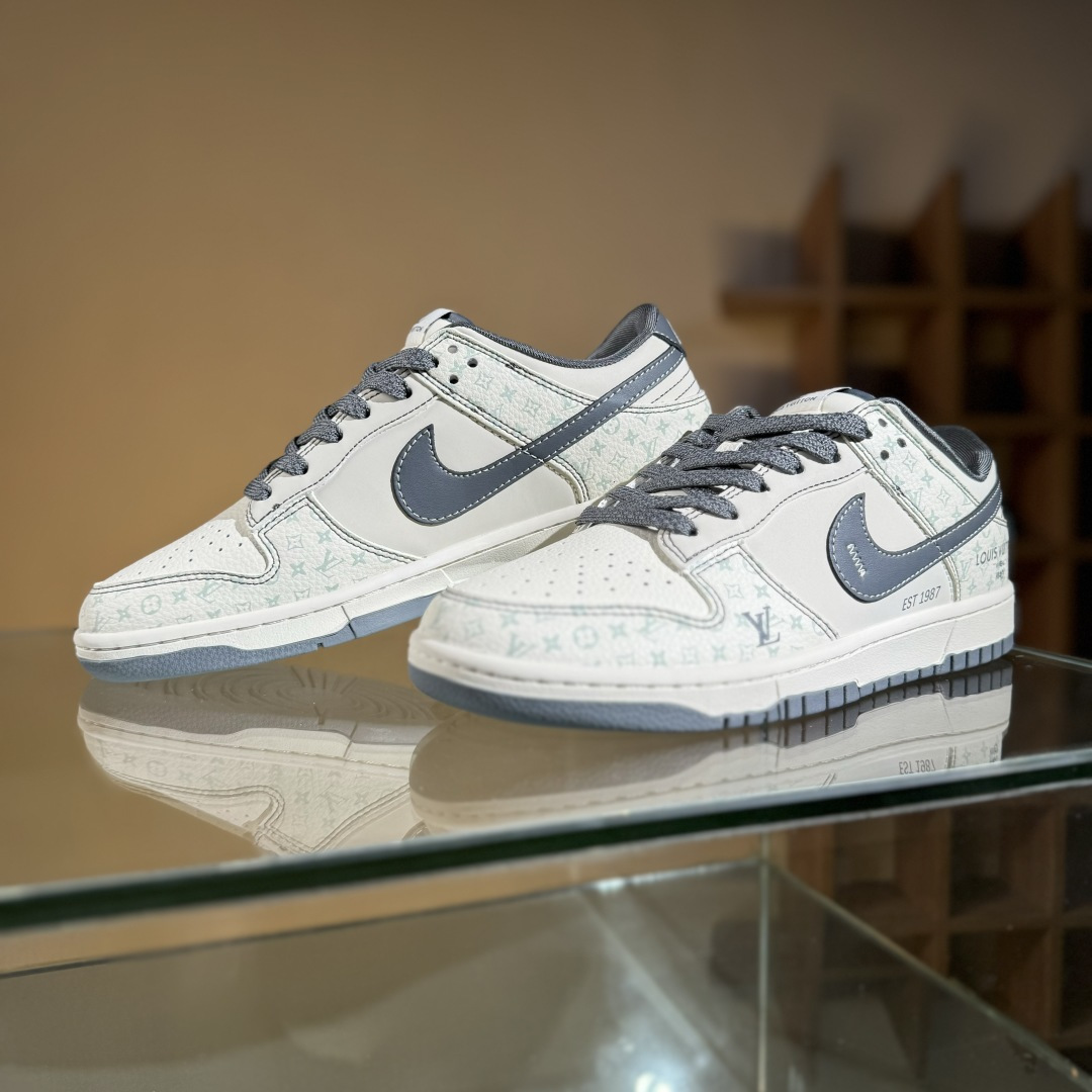280 Nike SB Dunk Low LV联名 花纹灰勾 周年高端定制 低帮休闲板鞋 YX5066-366-Chinese UA Cheap High Quatity Brand Clothes Bags handbags Sneakers wholesale wholesaler seller from China Factory suppliers Fashion Clothing Shoes best Quality Beautiful Price 280 Nike SB Dunk Low LV联名 花纹灰勾 周年高端定制 低帮休闲板鞋 YX5066-366