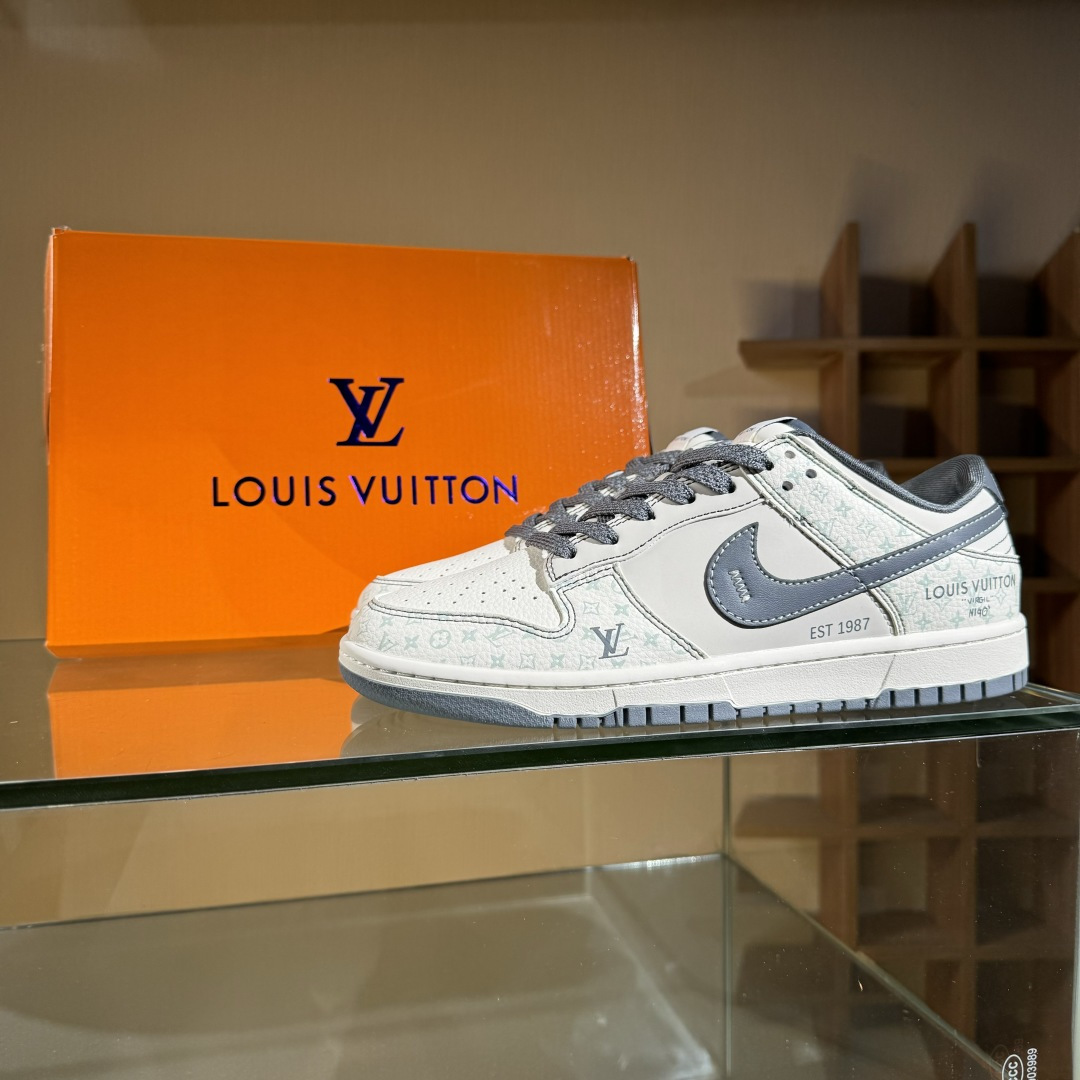 280 Nike SB Dunk Low LV联名 花纹灰勾 周年高端定制 低帮休闲板鞋 YX5066-366-Chinese UA Cheap High Quatity Brand Clothes Bags handbags Sneakers wholesale wholesaler seller from China Factory suppliers Fashion Clothing Shoes best Quality Beautiful Price 280 Nike SB Dunk Low LV联名 花纹灰勾 周年高端定制 低帮休闲板鞋 YX5066-366