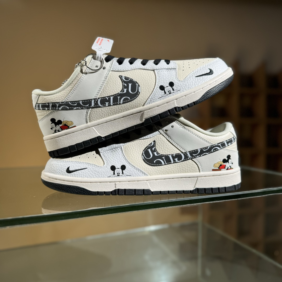 280 Nike SB Dunk Low 米老鼠 周年高端定制 低帮休闲板鞋 KK1333-041-Chinese UA Cheap High Quatity Brand Clothes Bags handbags Sneakers wholesale wholesaler seller from China Factory suppliers Fashion Clothing Shoes best Quality Beautiful Price 280 Nike SB Dunk Low 米老鼠 周年高端定制 低帮休闲板鞋 KK1333-041