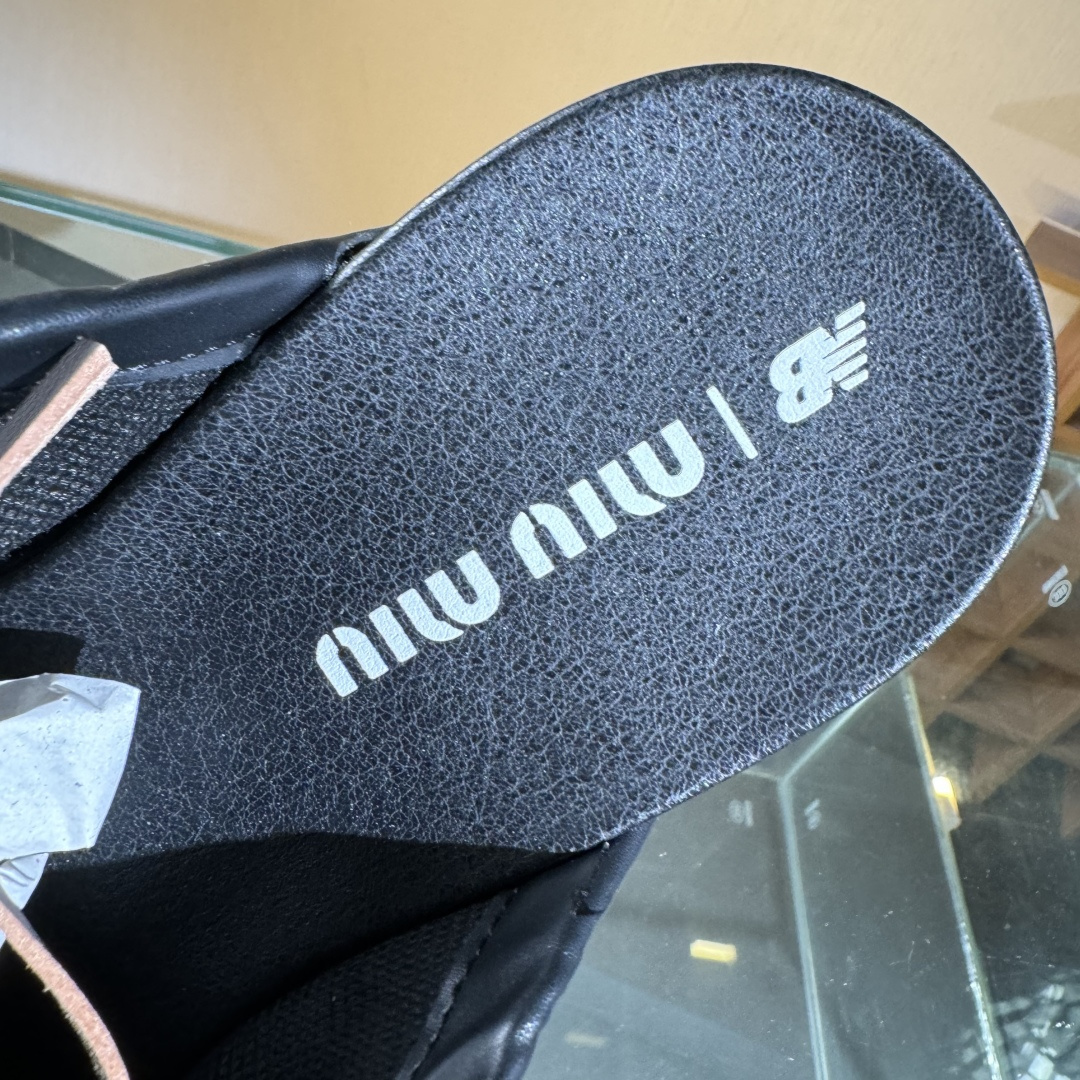 220 MiuMiu x New Balance 530系列 意大利奢侈品牌/缪缪联名款 低帮经典复古休闲半拖-Chinese UA Cheap High Quatity Brand Clothes Bags handbags Sneakers wholesale wholesaler seller from China Factory suppliers Fashion Clothing Shoes best Quality Beautiful Price 220 MiuMiu x New Balance 530系列 意大利奢侈品牌/缪缪联名款 低帮经典复古休闲半拖