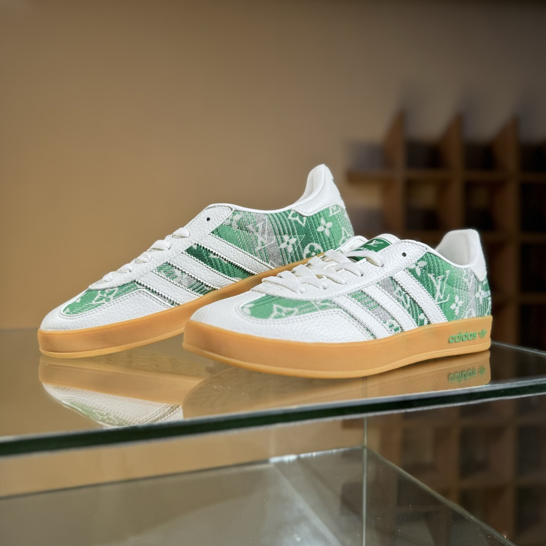 200 adidas 德训鞋 “LV联名-绿灰牛仔”高端定制 低帮休闲板鞋 SC9207-733-Chinese UA Cheap High Quatity Brand Clothes Bags handbags Sneakers wholesale wholesaler seller from China Factory suppliers Fashion Clothing Shoes best Quality Beautiful Price 200 adidas 德训鞋 “LV联名-绿灰牛仔”高端定制 低帮休闲板鞋 SC9207-733