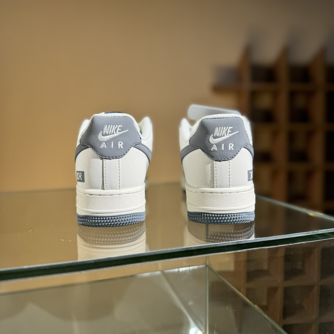 260 Nike Air Force 1'07 Low 迪奥联名 灰花纹织布 空军一号低帮休闲板鞋 XS1958-580-Chinese UA Cheap High Quatity Brand Clothes Bags handbags Sneakers wholesale wholesaler seller from China Factory suppliers Fashion Clothing Shoes best Quality Beautiful Price 260 Nike Air Force 1'07 Low 迪奥联名 灰花纹织布 空军一号低帮休闲板鞋 XS1958-580