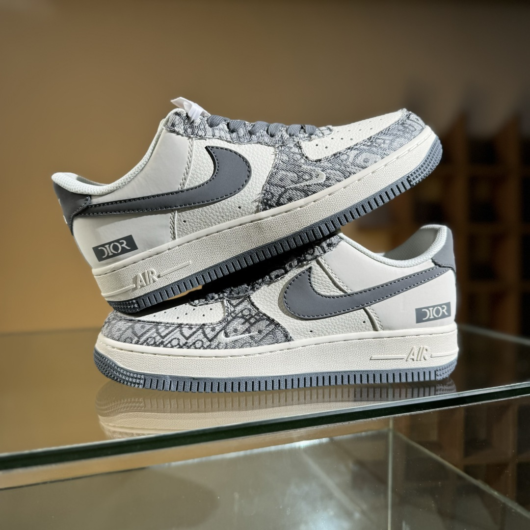 260 Nike Air Force 1'07 Low 迪奥联名 灰花纹织布 空军一号低帮休闲板鞋 XS1958-580-Chinese UA Cheap High Quatity Brand Clothes Bags handbags Sneakers wholesale wholesaler seller from China Factory suppliers Fashion Clothing Shoes best Quality Beautiful Price 260 Nike Air Force 1'07 Low 迪奥联名 灰花纹织布 空军一号低帮休闲板鞋 XS1958-580