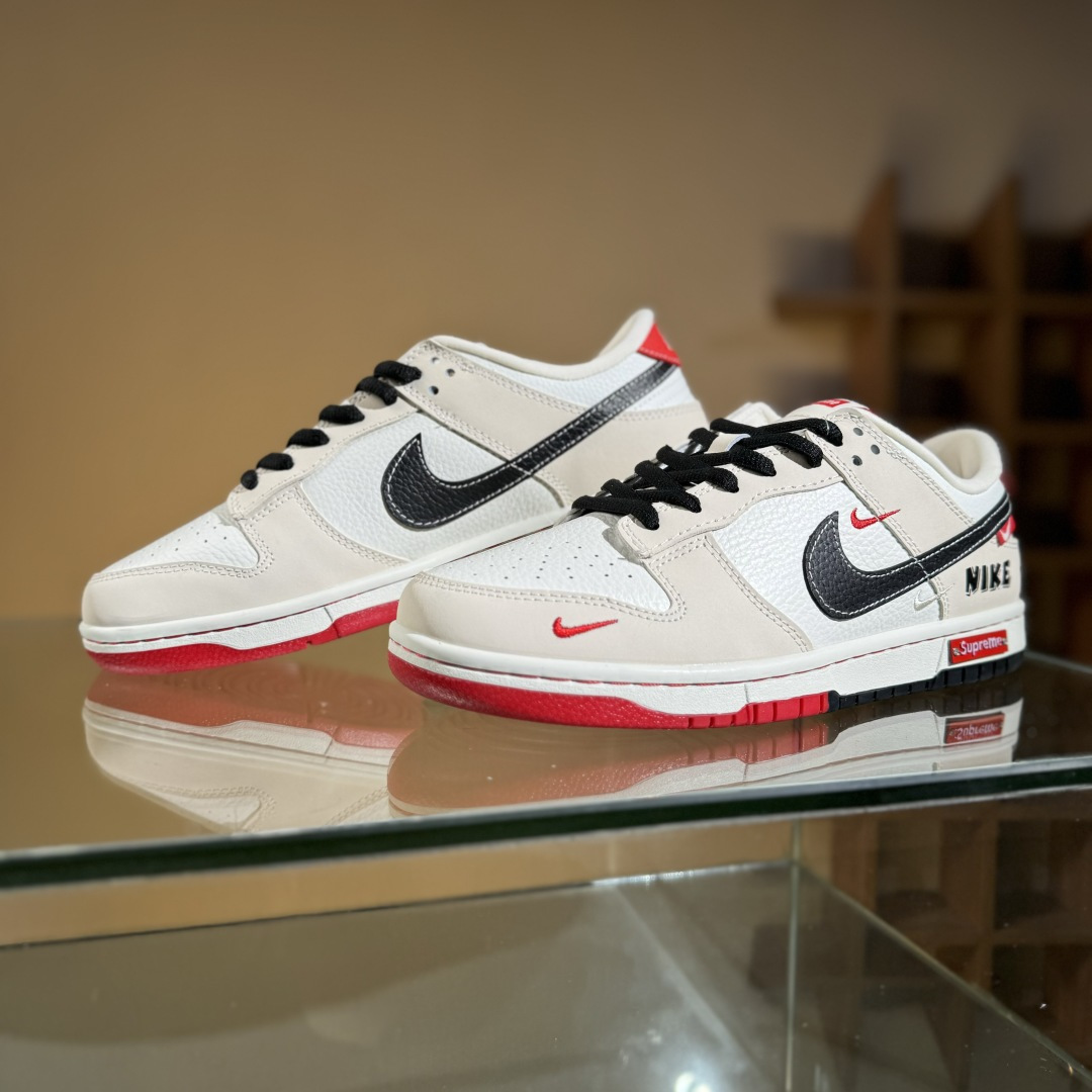 280 Nike SB Dunk Low Sup联名 白卡其三小勾 低帮休闲板鞋 SC9207-427-Chinese UA Cheap High Quatity Brand Clothes Bags handbags Sneakers wholesale wholesaler seller from China Factory suppliers Fashion Clothing Shoes best Quality Beautiful Price 280 Nike SB Dunk Low Sup联名 白卡其三小勾 低帮休闲板鞋 SC9207-427