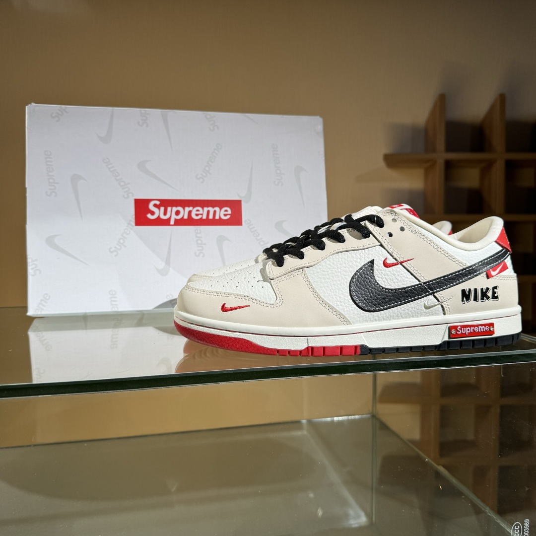 280 Nike SB Dunk Low Sup联名 白卡其三小勾 低帮休闲板鞋 SC9207-427-Chinese UA Cheap High Quatity Brand Clothes Bags handbags Sneakers wholesale wholesaler seller from China Factory suppliers Fashion Clothing Shoes best Quality Beautiful Price 280 Nike SB Dunk Low Sup联名 白卡其三小勾 低帮休闲板鞋 SC9207-427