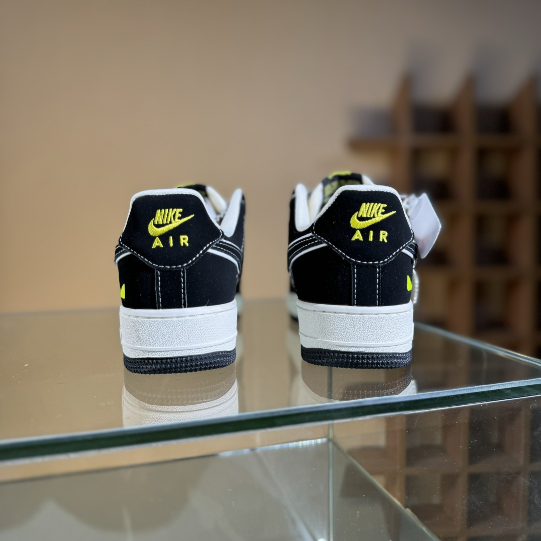 260 Nike Air Force 1'07 Low 芬迪联名 小怪兽 空军一号低帮休闲板鞋 XL1979-102-Chinese UA Cheap High Quatity Brand Clothes Bags handbags Sneakers wholesale wholesaler seller from China Factory suppliers Fashion Clothing Shoes best Quality Beautiful Price 260 Nike Air Force 1'07 Low 芬迪联名 小怪兽 空军一号低帮休闲板鞋 XL1979-102