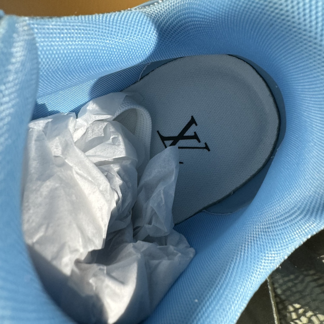 450 LV Trainer系列高奢运动鞋 新款芯片顶级 潮人必备单品-Chinese UA Cheap High Quatity Brand Clothes Bags handbags Sneakers wholesale wholesaler seller from China Factory suppliers Fashion Clothing Shoes best Quality Beautiful Price 450 LV Trainer系列高奢运动鞋 新款芯片顶级 潮人必备单品