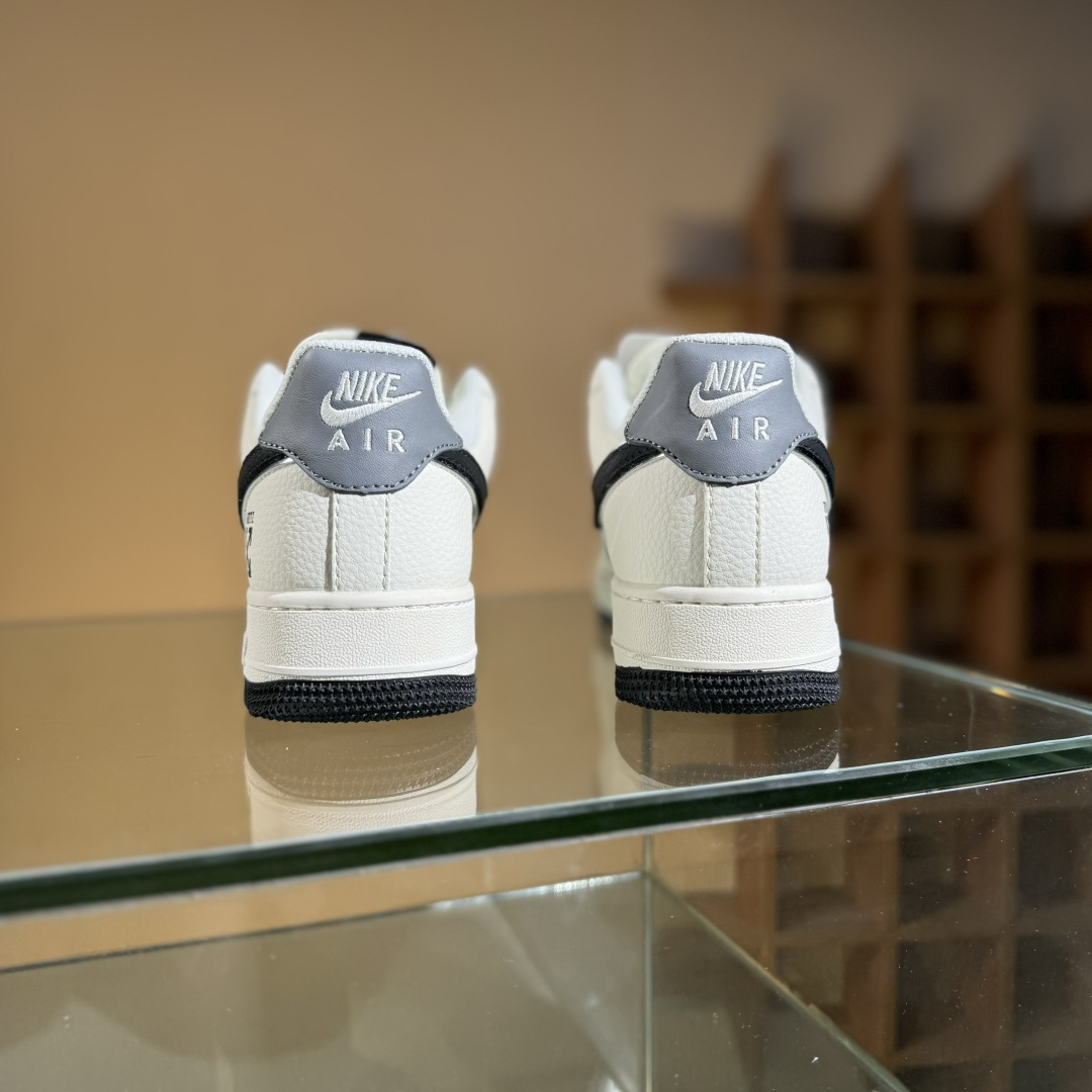 260 Nike Air Force 1'07 Low 联名 灰黑双色米黑 空军一号低帮休闲板鞋 QW5836-005-Chinese UA Cheap High Quatity Brand Clothes Bags handbags Sneakers wholesale wholesaler seller from China Factory suppliers Fashion Clothing Shoes best Quality Beautiful Price 260 Nike Air Force 1'07 Low 联名 灰黑双色米黑 空军一号低帮休闲板鞋 QW5836-005